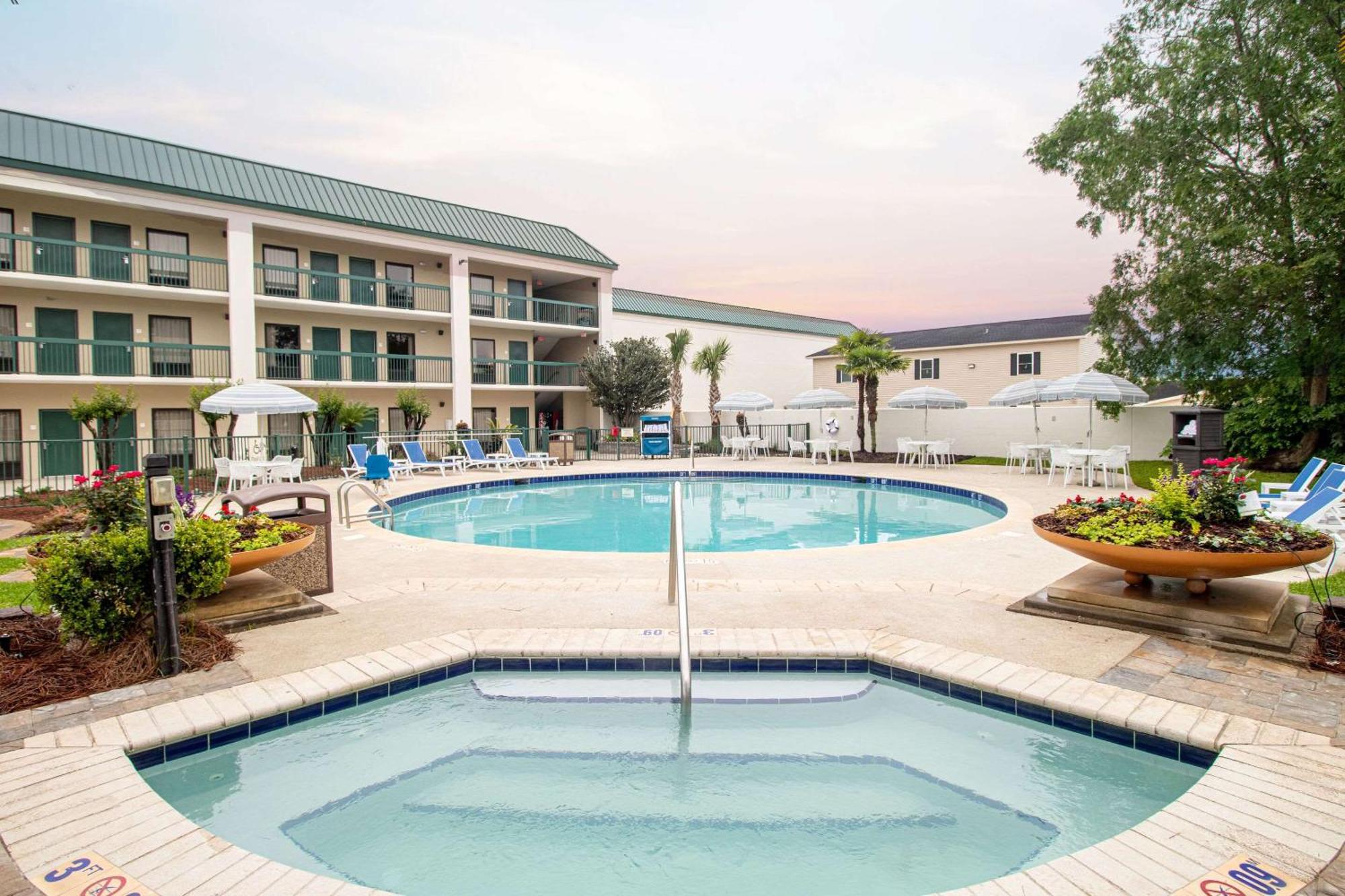 Econo Lodge Inn & Suites Foley-North Gulf Shores Екстериор снимка